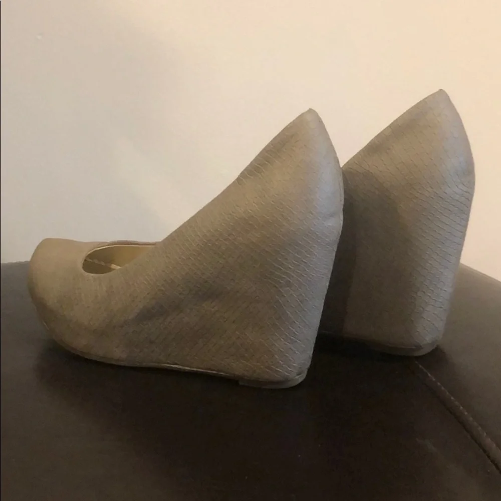 Fergalicious by Fergie Gray Snake Print Closed Toe Wedge Pumps Size 7